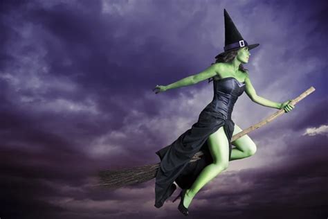 Halloween witch on oole